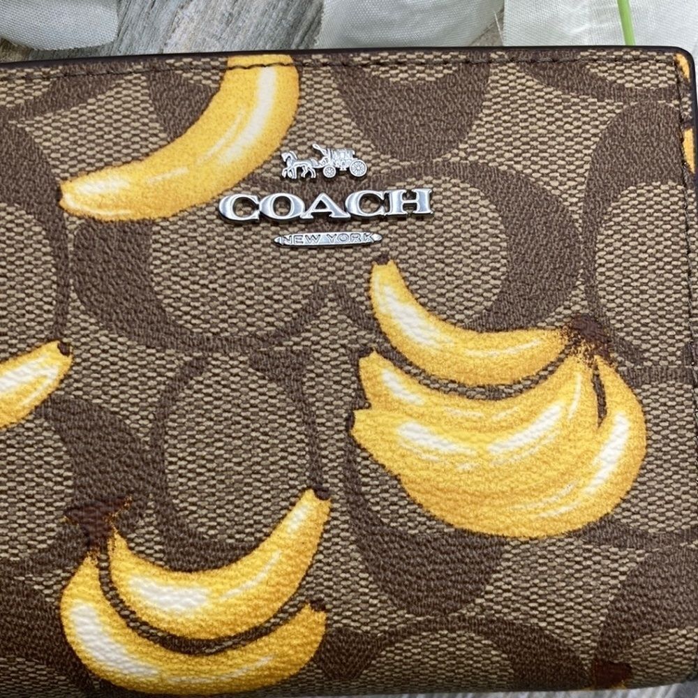 COACH Snap Wallet In Signature Canvas With Banana Print Bag Purse